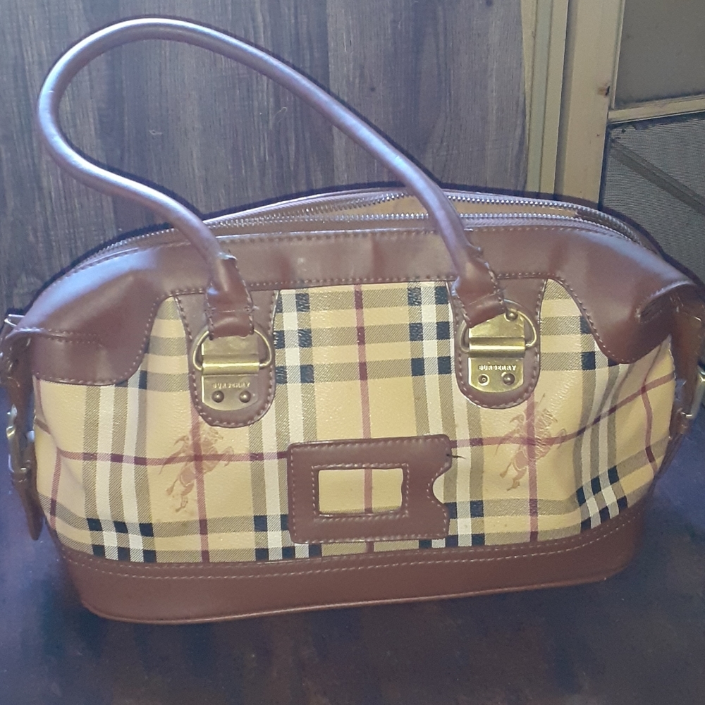 Burberry purse
